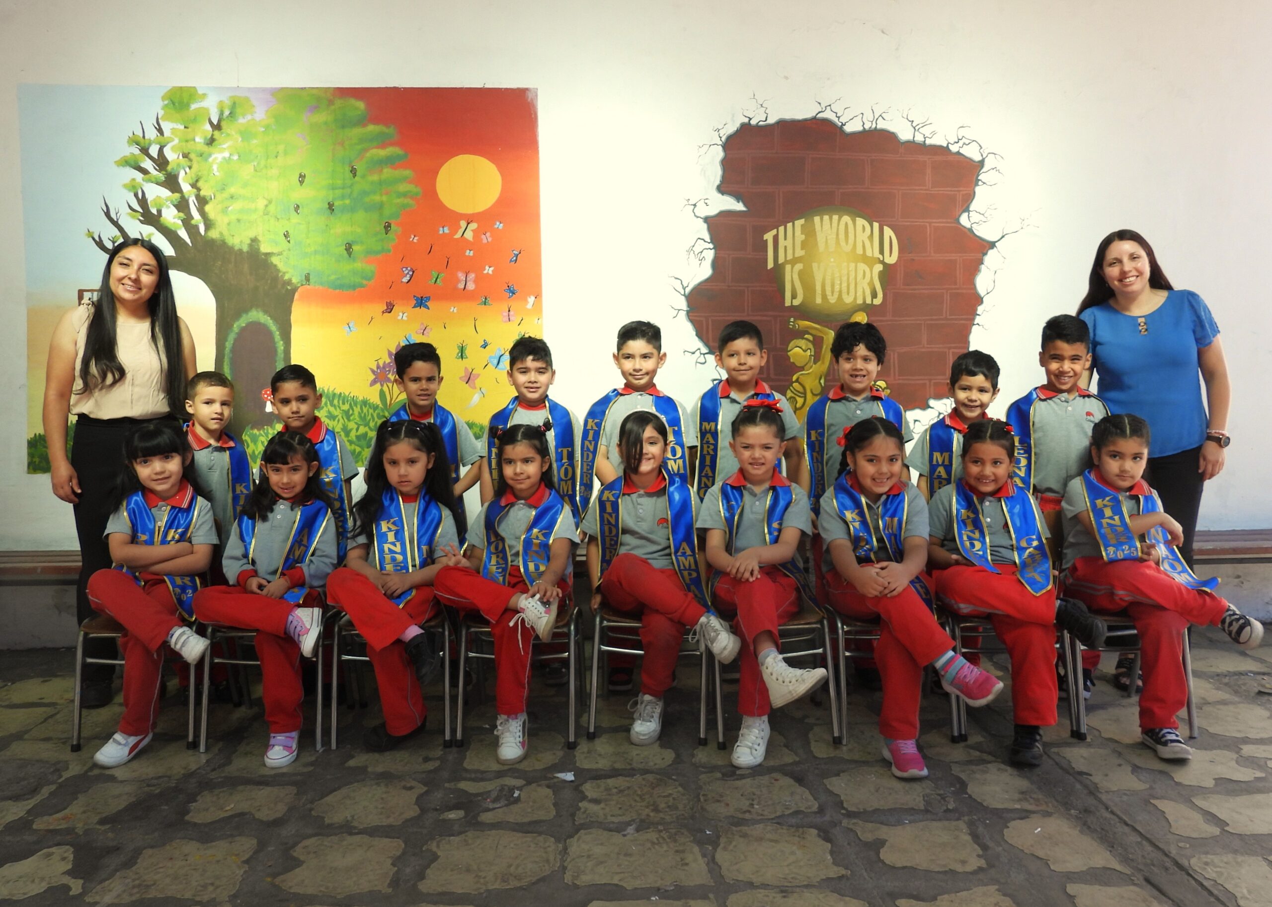 ✨🎓 Ceremonia de Transición de Kinder a Primero Básico 🎓✨